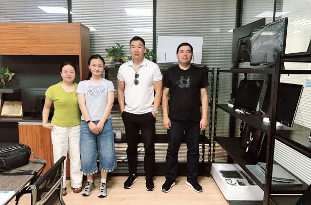 Uzbek delegation visiting Shenzhen Zhiwei factory for industrial PC inspection